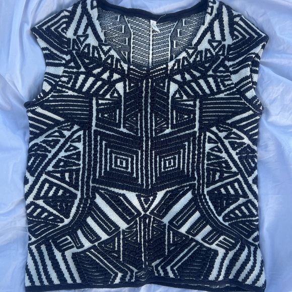 ANTHROPOLOGIE MOTH TOP - Picture 2 of 6